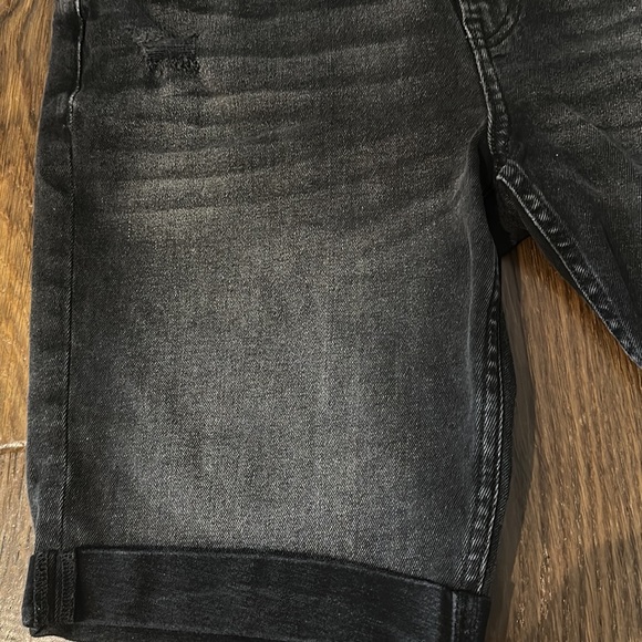 H&M slim fit shorts. 33 GUC - Picture 5 of 5